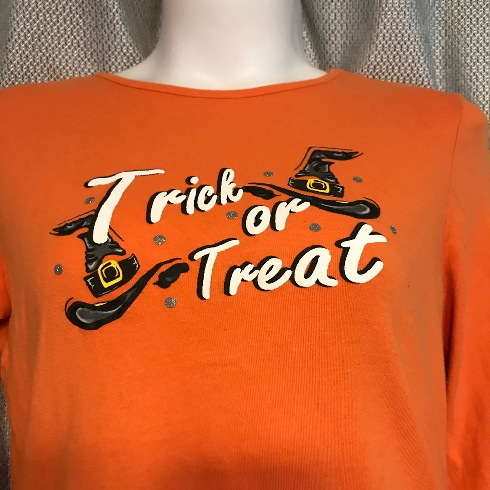 Excellent condition HALLOWEEN Women’s Long Sleeve T-Shirt Trick or Treat Size L